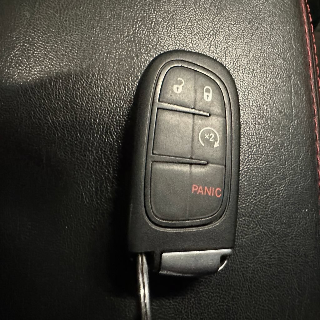 Used 2022 Jeep Cherokee Trailhawk AWD/4WD image 18