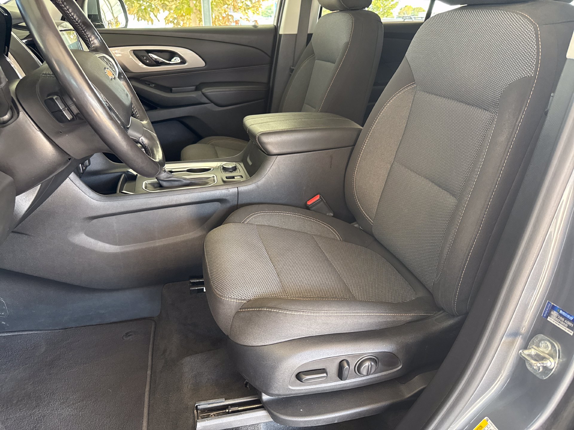 Used 2020 Chevrolet Traverse LT w/ Driver Confidence II Package AWD/4WD image 13