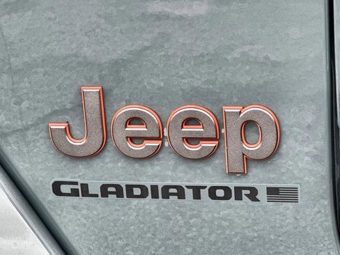 Certified 2025 Jeep Gladiator Mojave AWD/4WD image 36