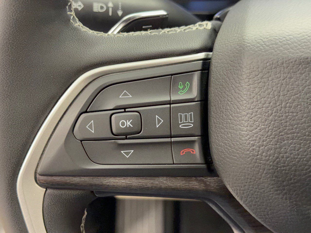 Used 2023 Jeep Grand Cherokee Limited AWD/4WD image 18