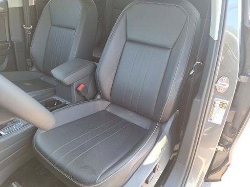 Used 2022 Volkswagen Tiguan SE FWD image 16