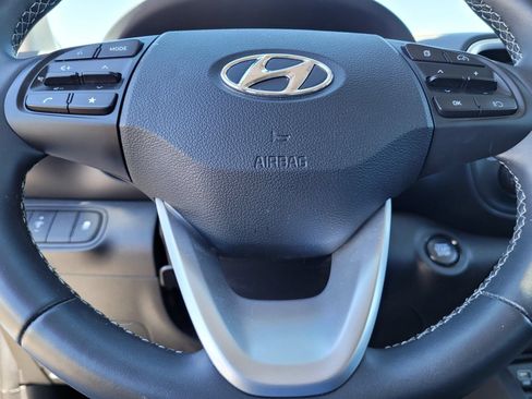 Certified 2025 Hyundai Venue SEL FWD image 32
