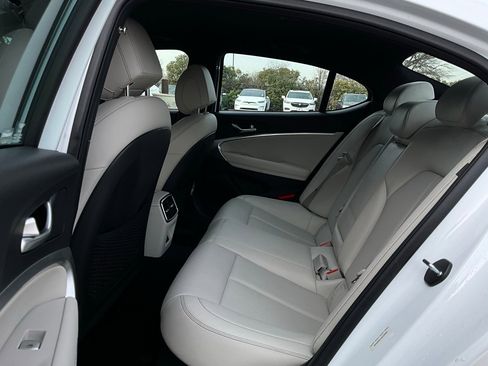 Used 2025 Genesis G70 2.5T image 12