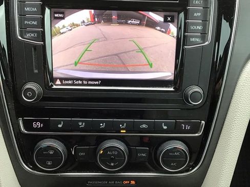 Used 2018 Volkswagen Passat 2.0T FWD image 10