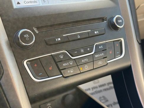 Used 2017 Ford Fusion SE w/ Fusion SE Technology Package image 28
