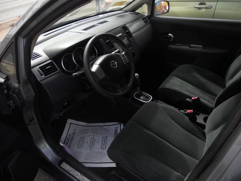 Used 2011 Nissan Versa 1.8 S w/ Plus Pkg image 5