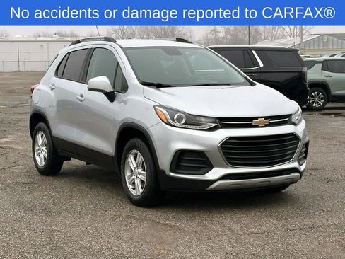 Certified 2022 Chevrolet Trax LT w/ LT Convenience Package AWD/4WD image 8
