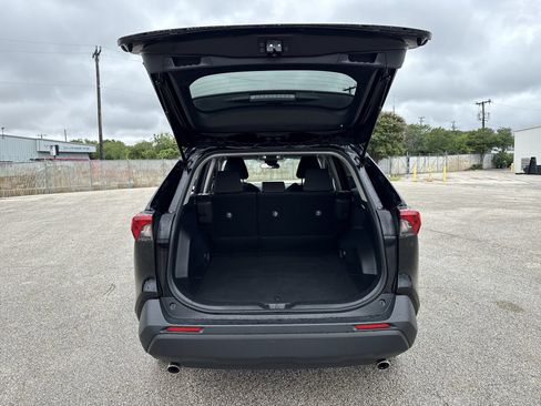 Certified 2025 Toyota RAV4 LE FWD image 20