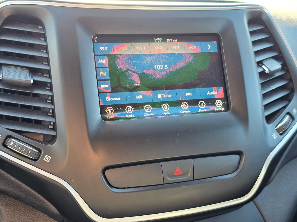 Used 2019 Jeep Cherokee Latitude Plus w/ Cold Weather Group AWD/4WD image 27