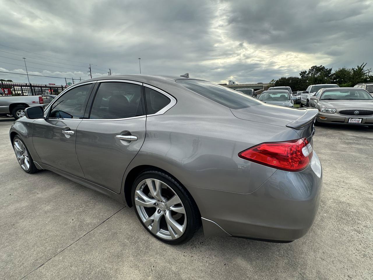Used 2011 INFINITI M37 w/ Sport Pkg RWD image 3