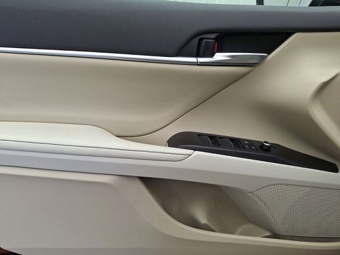 Certified 2022 Toyota Camry XLE w/ Cold Weather Package FWD image 10