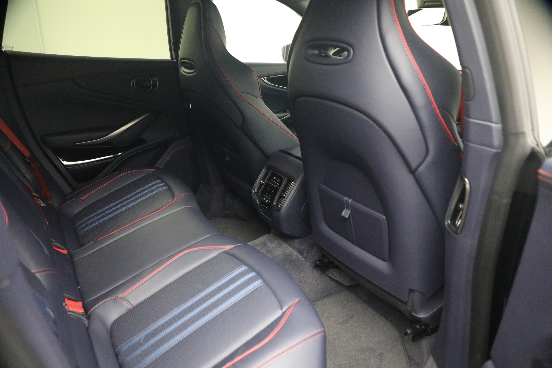 Used 2025 Aston Martin DBX 707 AWD/4WD image 29