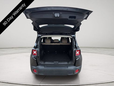 Used 2018 Jeep Renegade Latitude FWD image 14