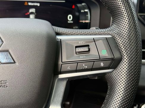 Used 2023 Mitsubishi Outlander AWD image 34