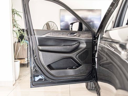 Used 2023 Jeep Grand Cherokee L Limited w/ Black Appearance Package image 32