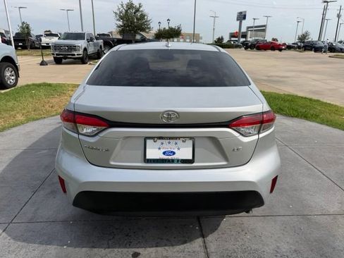 Used 2026 Toyota Corolla LE FWD image 5