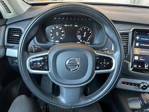 Used 2021 Volvo XC90 T5 Momentum w/ Climate Package AWD/4WD image 2