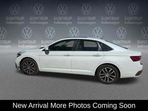 Used 2025 Volkswagen Jetta SE w/ Sunroof Package FWD image 3