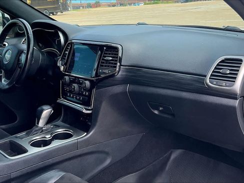 Used 2019 Jeep Grand Cherokee Altitude RWD image 21