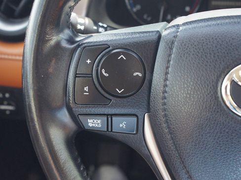 Used 2018 Toyota RAV4 Limited image 11