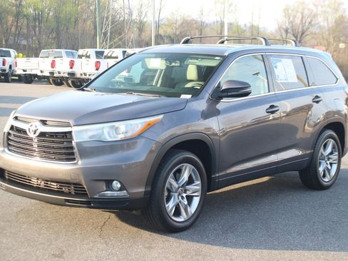 Used 2016 Toyota Highlander Limited image 3