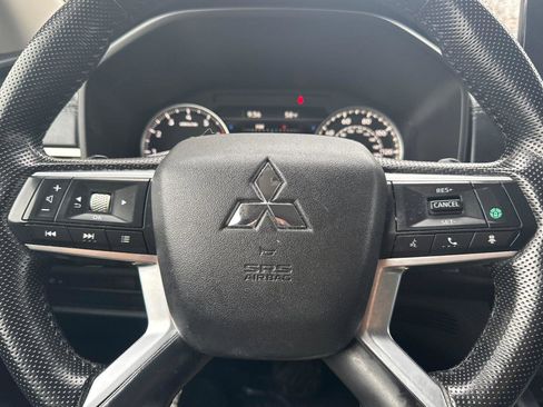 Used 2022 Mitsubishi Outlander SE image 23