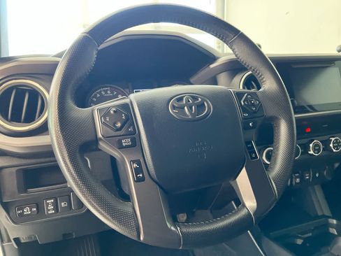 Certified 2019 Toyota Tacoma TRD Off-Road w/ Technology Package AWD/4WD image 14