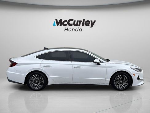 Used 2023 Hyundai Sonata Limited FWD image 2