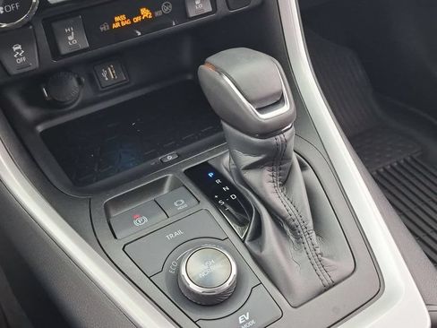 Used 2023 Toyota RAV4 XSE AWD/4WD image 16