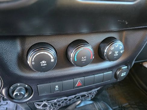 Used 2016 Jeep Wrangler Unlimited Sport w/ Quick Order Package 23S AWD/4WD image 25