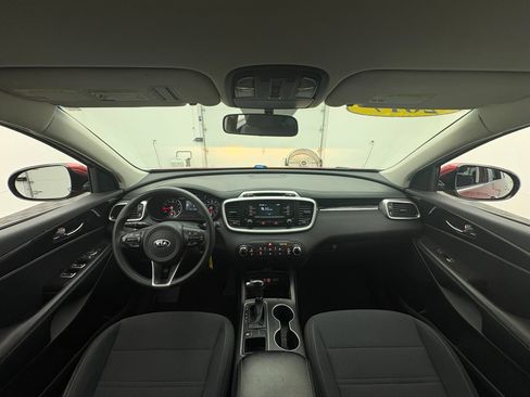Used 2017 Kia Sorento FWD image 3