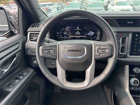 Used 2024 GMC Yukon XL Denali image 11