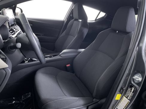 Used 2019 Toyota C-HR XLE FWD image 12