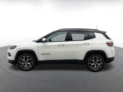 Used 2025 Jeep Compass Limited AWD/4WD image 4