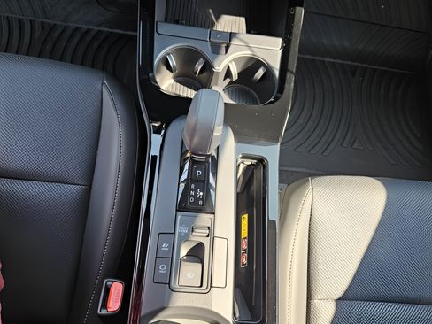 Used 2025 Toyota Prius FWD image 16