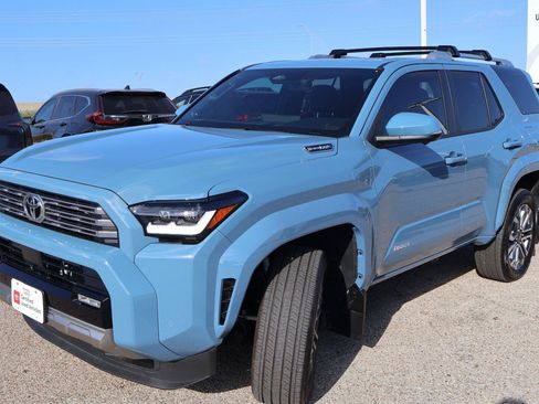 Used 2025 Toyota 4Runner Limited AWD/4WD image 7