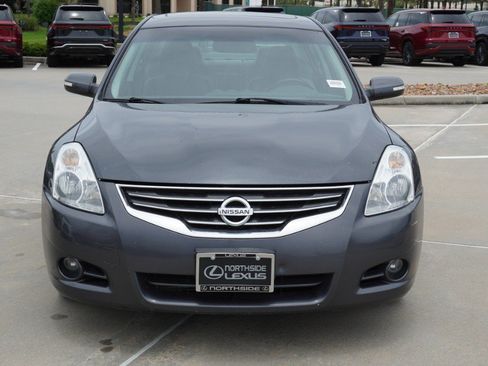 Used 2011 Nissan Altima 3.5 SR w/ 3.5SR Premium Pkg FWD image 2