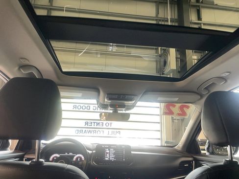 Used 2022 Nissan Rogue Platinum w/ Head-Up Display Package image 7