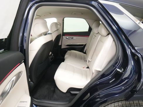New 2026 Genesis GV70 2.5T AWD/4WD image 18