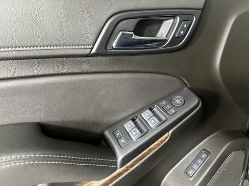Used 2019 Chevrolet Tahoe LT w/ Luxury Package AWD/4WD image 27