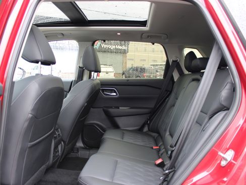 Certified 2025 Nissan Rogue Platinum w/ Tech Package image 11