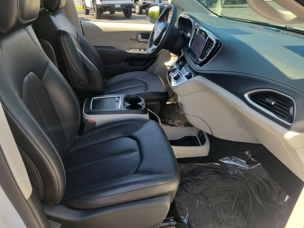 Used 2024 Chrysler Pacifica Limited FWD image 18