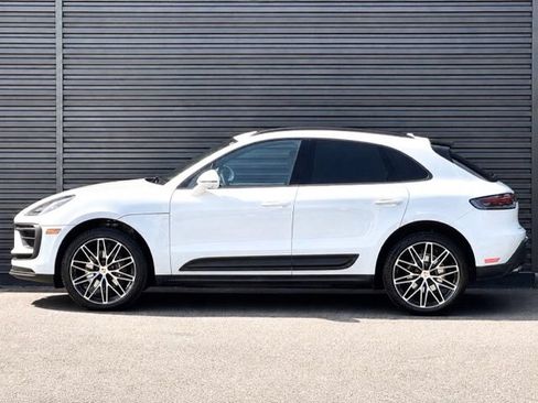 Certified 2026 Porsche Macan AWD/4WD image 2