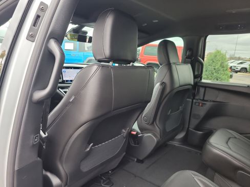New 2026 Chrysler Voyager LX image 12