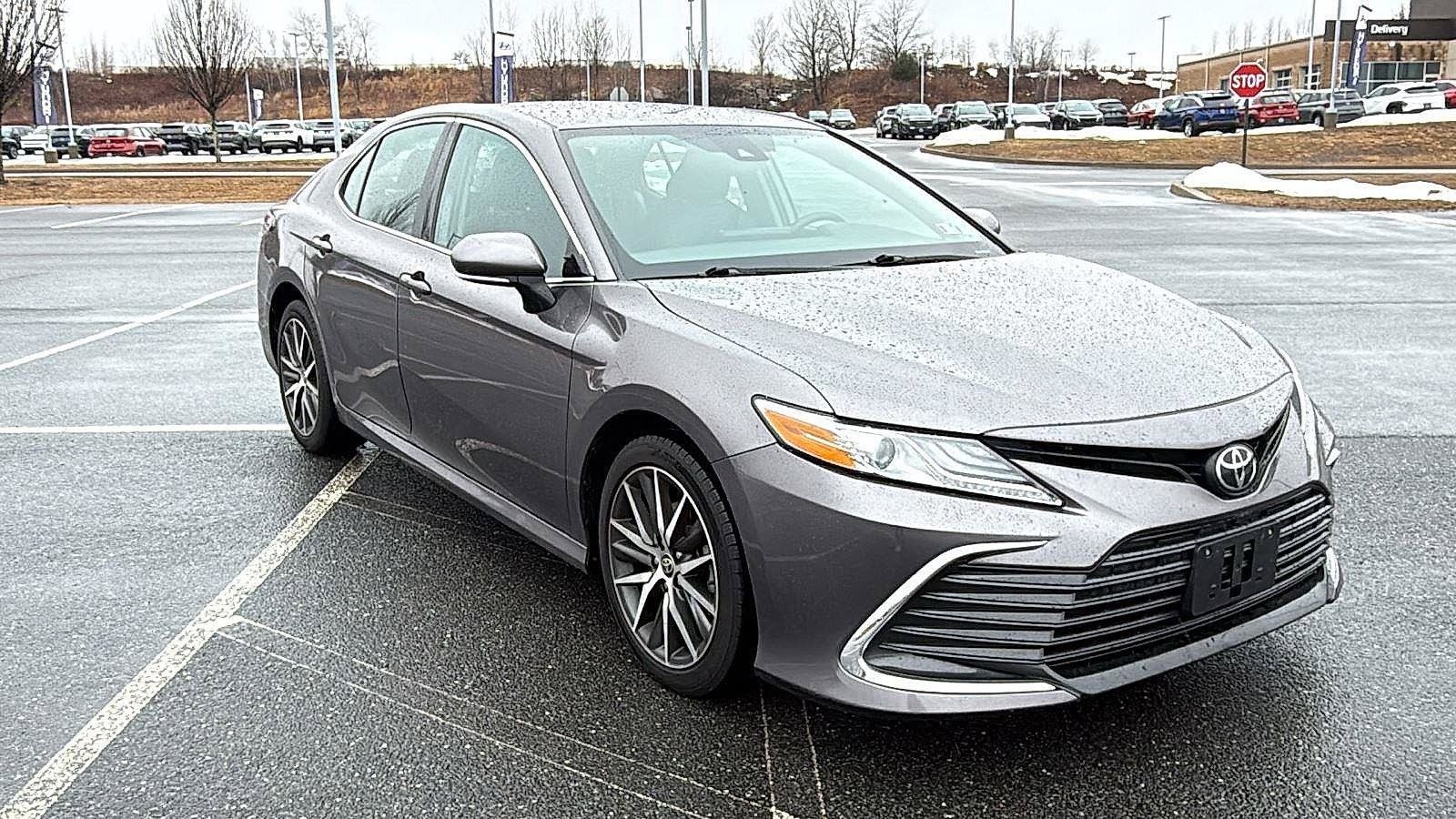 Used 2022 Toyota Camry XLE AWD/4WD image 1