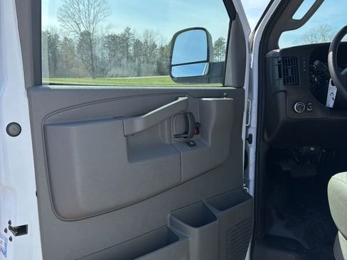 New 2025 Chevrolet Express 2500 image 18