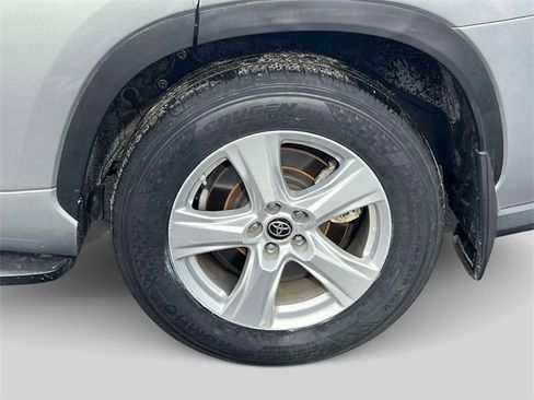 Used 2023 Toyota Highlander LE image 13