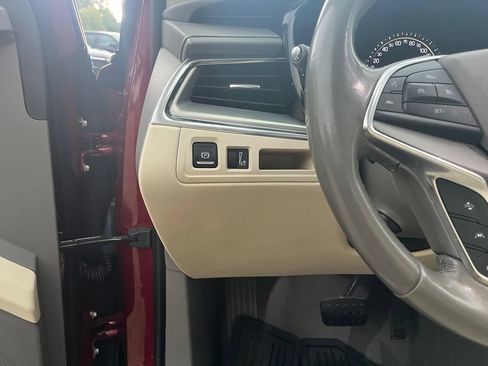 Used 2018 Cadillac XT5 Luxury w/ Driver Awareness Package FWD image 22