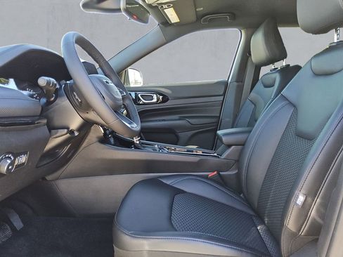 New 2026 Jeep Compass Latitude image 9