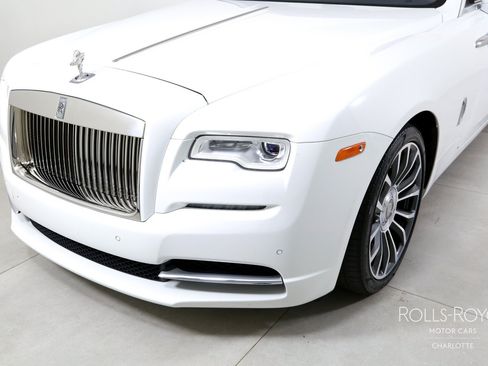 Used 2020 Rolls-Royce Dawn RWD image 32